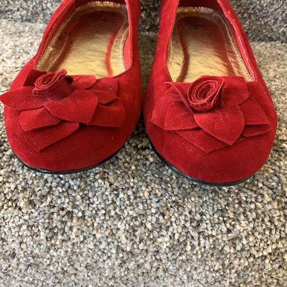 NWOT Lalla “Garden Party ” Red Rose Velvet Flats - Picture 2 of 10